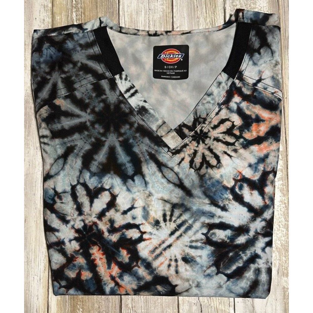 NWT Dickies Organic Tie Dye  Scrub Top Size XS‎